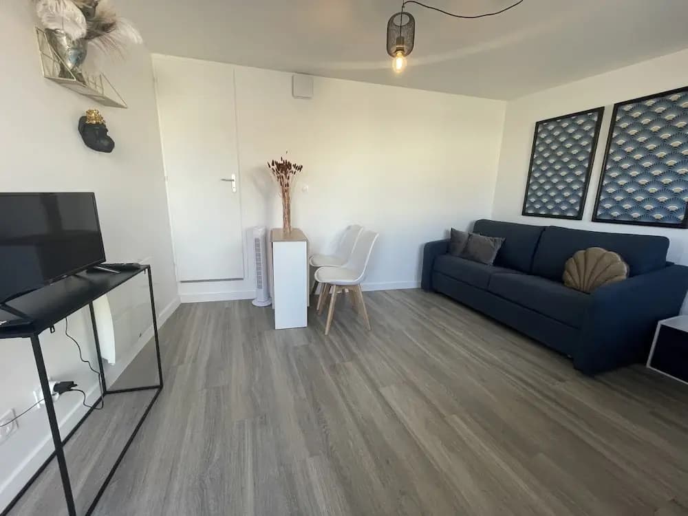 Apartment in Le Mans With Private Parking - Miniature 7