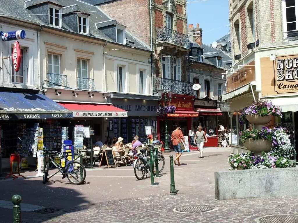 L IDEAL 56 (RDC sur rue) dans Triangle d Or (plage et casino à 300m) - Miniature 7