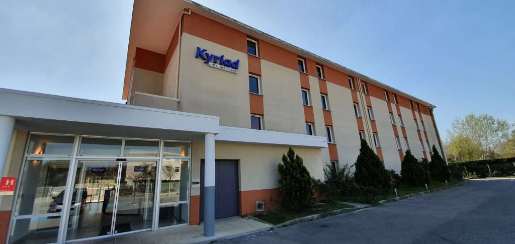 Kyriad Aix Les Milles - Plan de Campagne - Photo 1