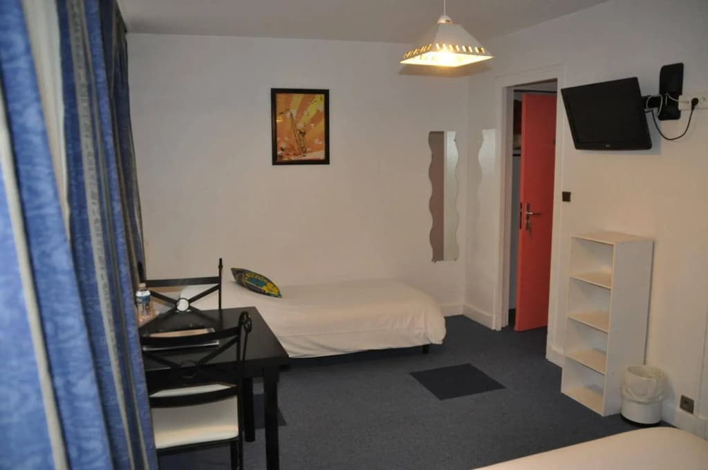 Hotel De Naples - Photo 4