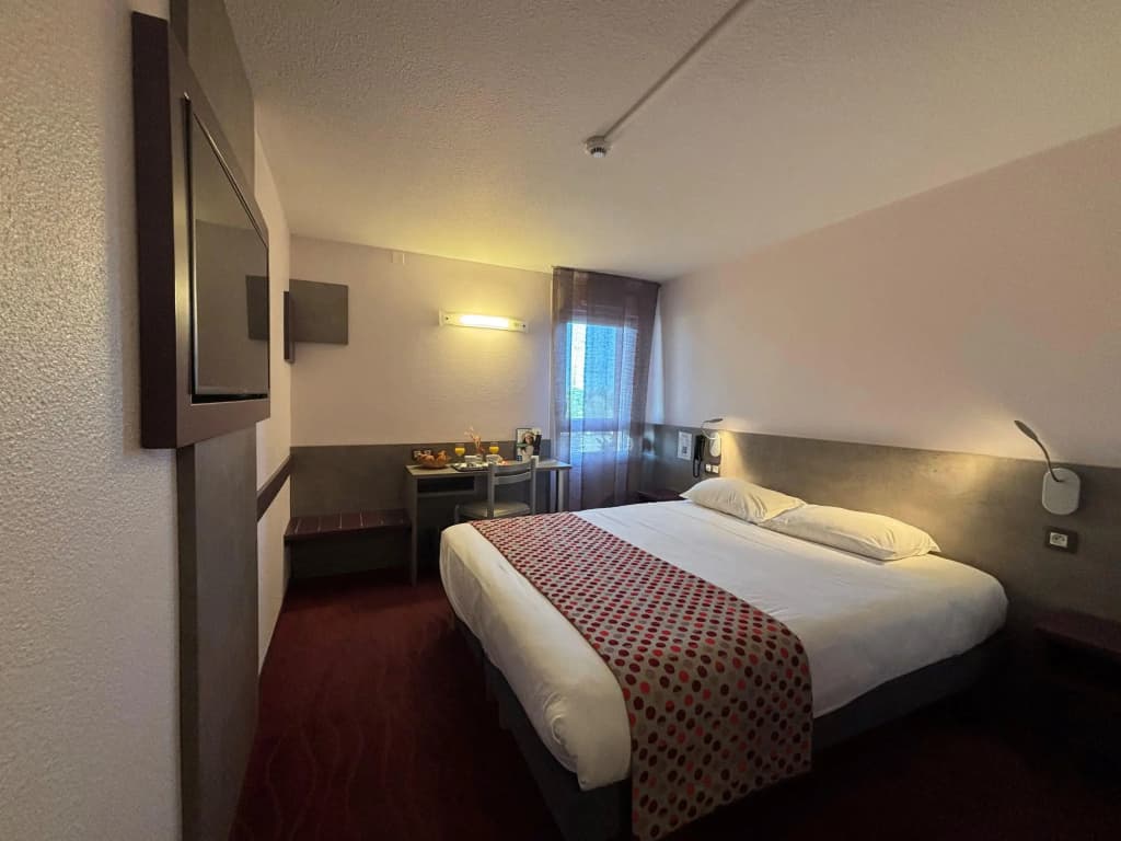 Brit Hotel Les Evens - Photo 2