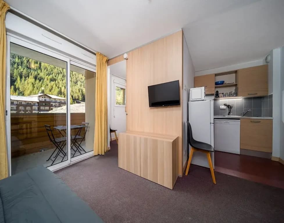 Apartment in France With Ski Slope Access - Photo 4