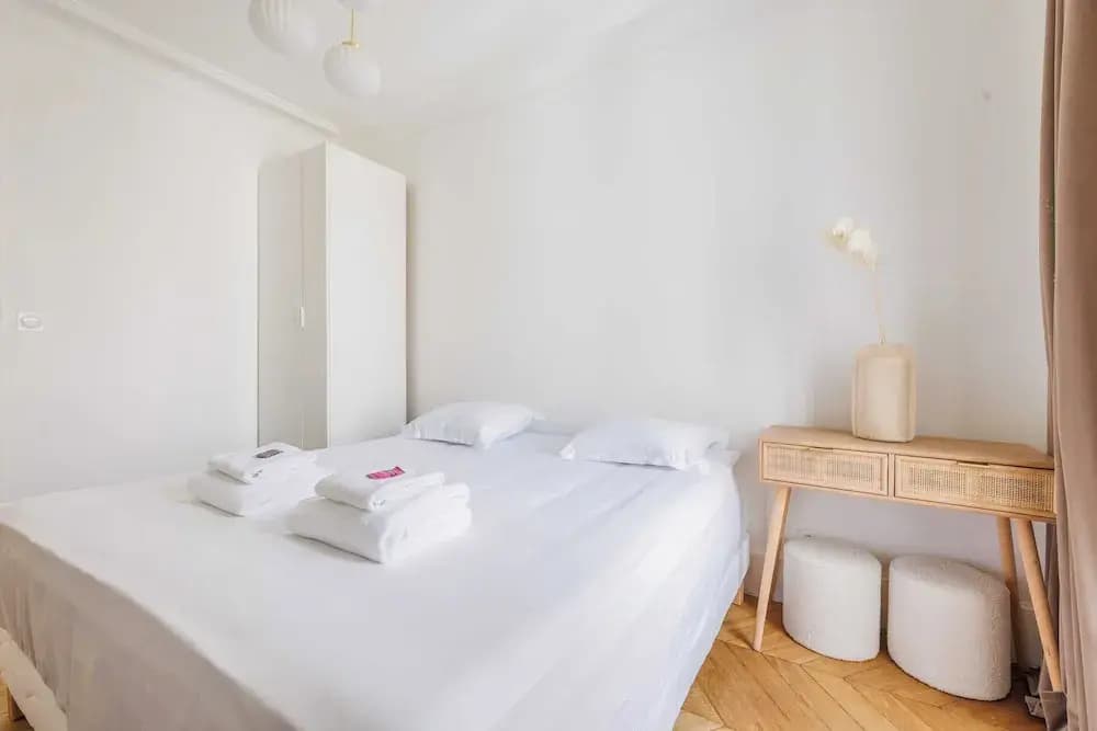 Chic and Welcoming Apartment - Photo 3