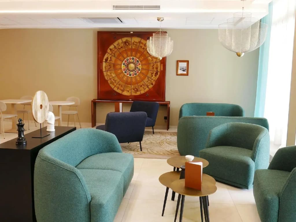 Mercure Vichy Hotel - Photo 2