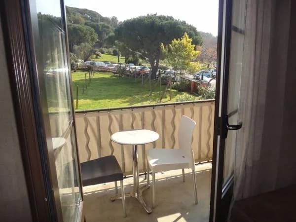 B Lodge Hotel - Miniature 6