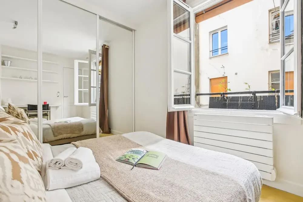 Spacious 1BR in the Heart of Paris - Photo 2