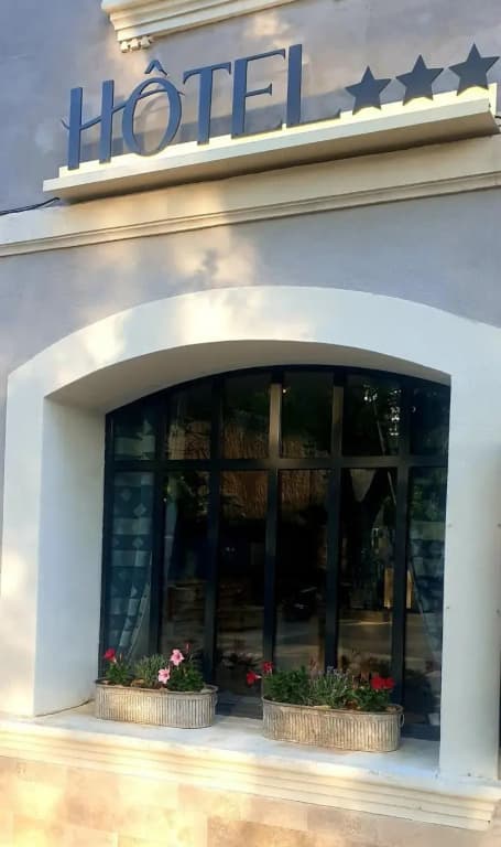 Hôtel Restaurant L'Oustaloun - Photo 1