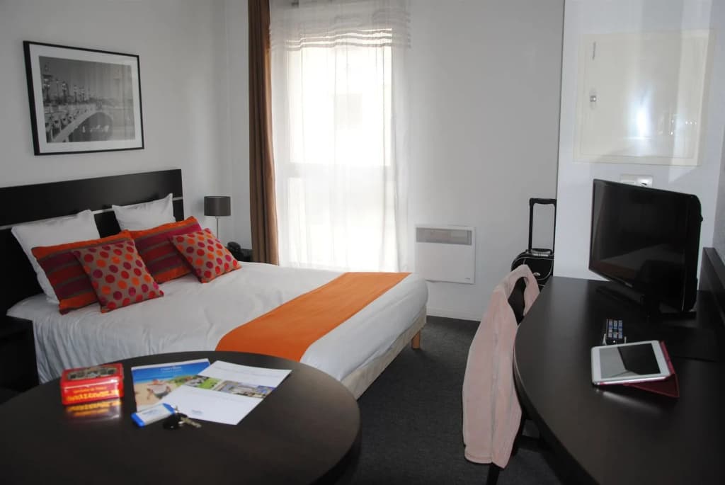 Nemea Appart Hotel Home Suite Nancy Centre - Photo 3