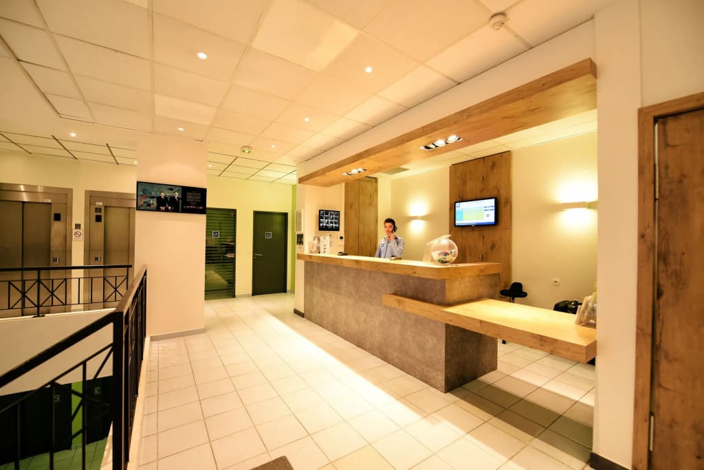 ibis budget Nice Aeroport Promenade des Anglais - Photo 2