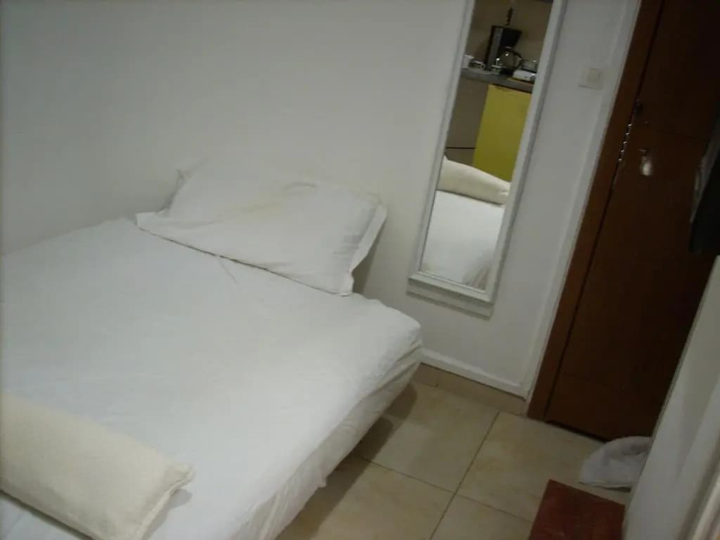 Studette-Bonbonnière - Photo 1