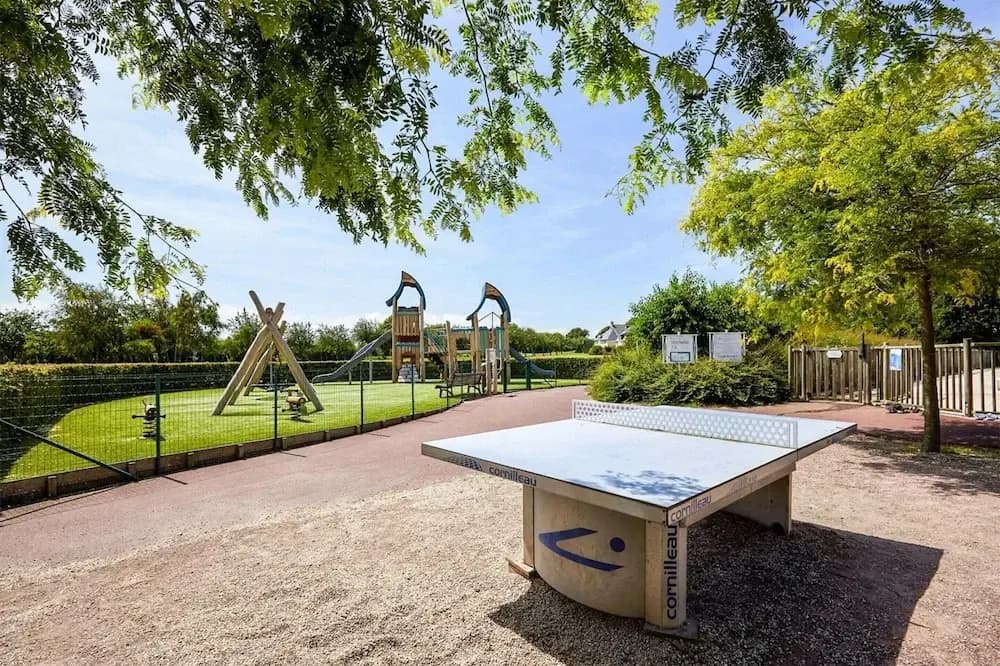 Holiday Home in Residence Le Green Beach, Port-en-besssin-huppain - Miniature 6