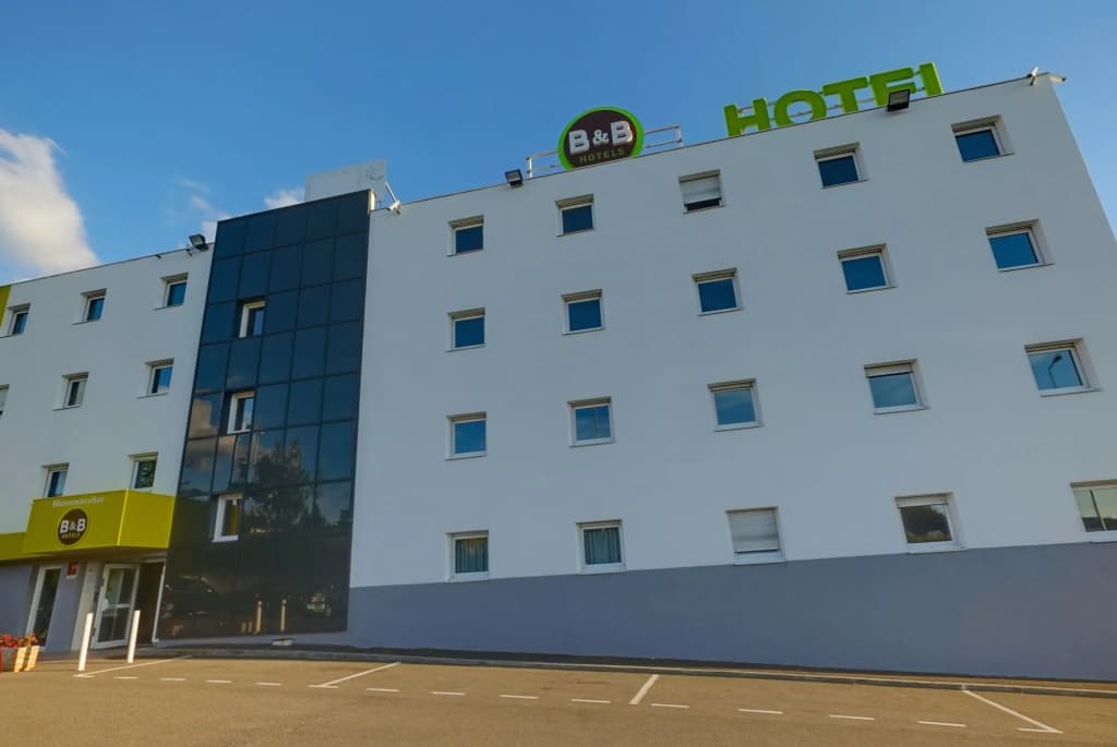 B&B HOTEL Saint-Etienne Monthieu - Photo 1