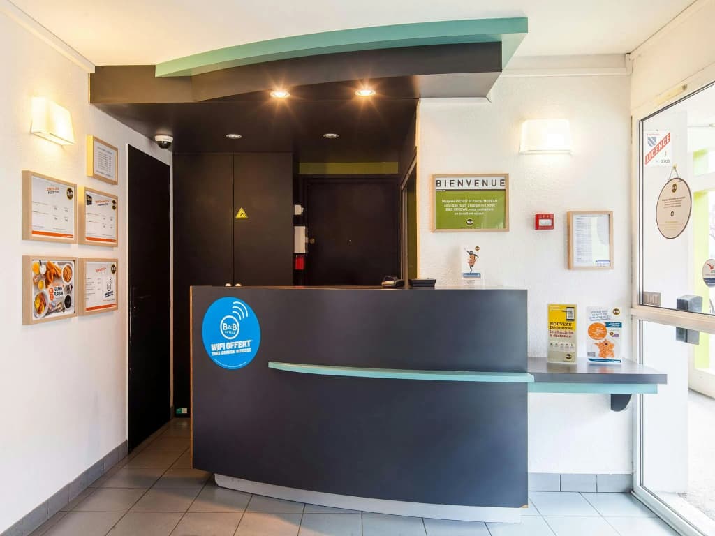 B&B HOTEL Paris Porte des Lilas - Photo 2