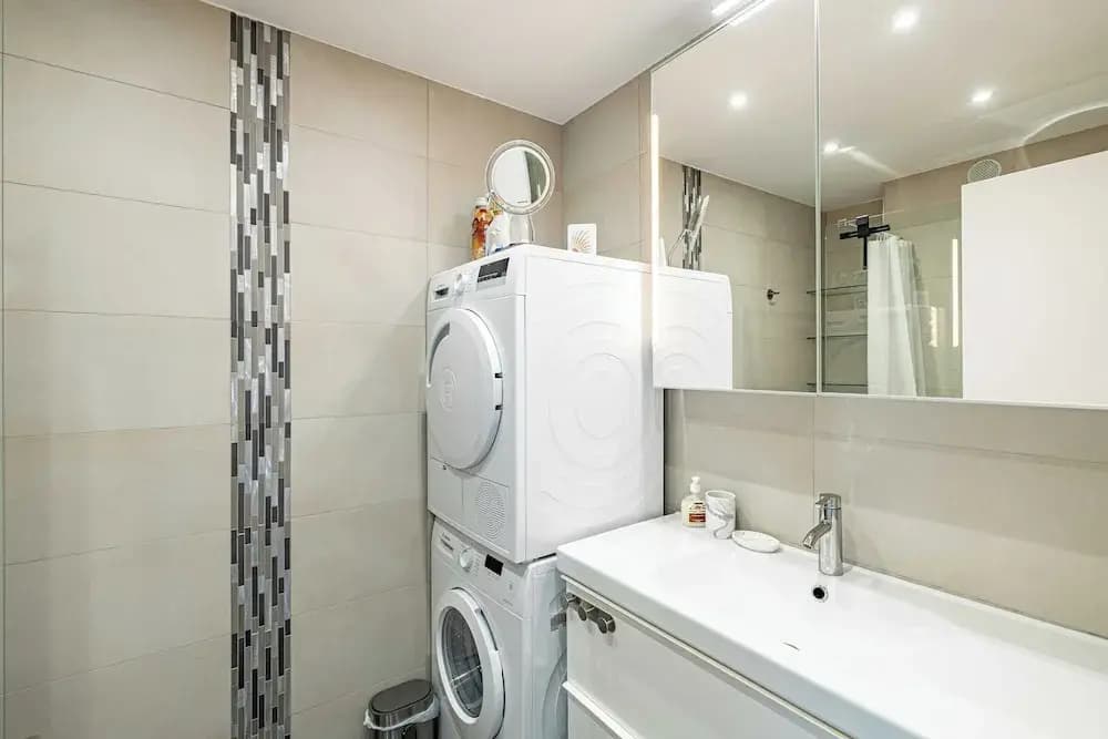 Elegance and Serenity With Terrace, View & A/C - Miniature 7