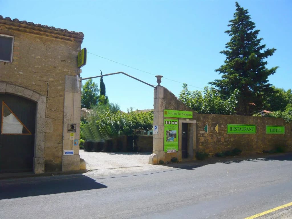 Le Clos - Photo 1