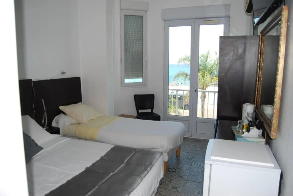 Azur Hotel - Photo 3