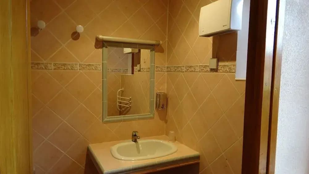 Hôtel Charles - Miniature 7