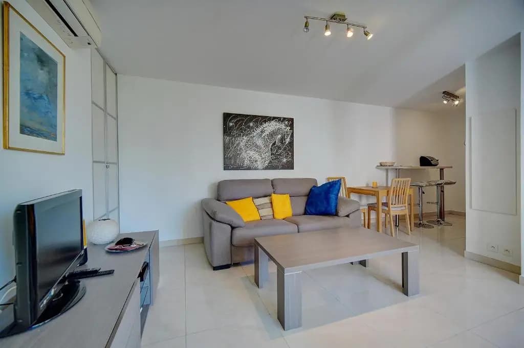 2 PIECES MODERNE AVEC TERRASSE ET PARKING A 3MN DES PLAGES !l- A1B230 - Photo 3