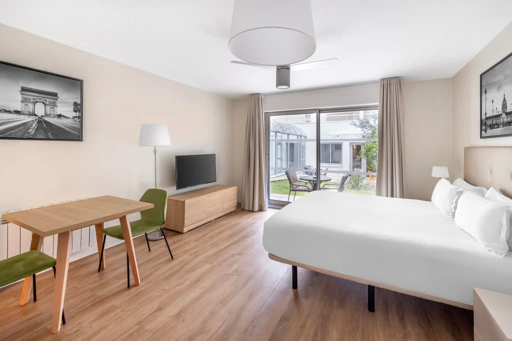 Royal Regency Paris Vincennes - Photo 4