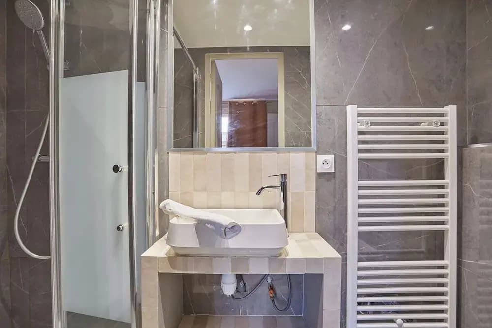 Superb Apartment 2 Bedrooms Center of Paris - Miniature 7