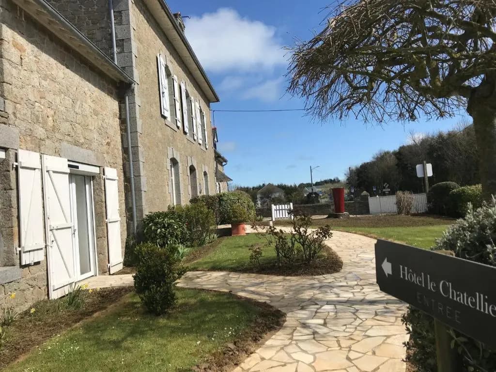 Hôtel Le Chatellier – Piscine chauffée d’avril à octobre - Photo 1