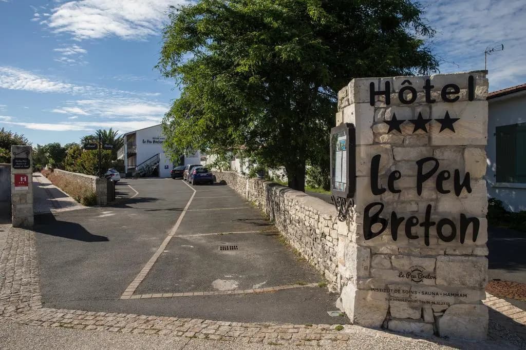 Hôtel Le Peu Breton - Photo 1