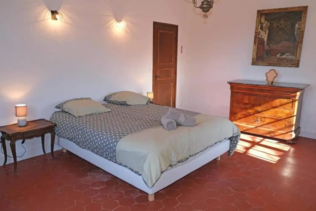 Typical mas provençal with swimming pool in a small hamlet near Mouriès in the Alpilles in Provence- 8 persons LS1-361 OUS...