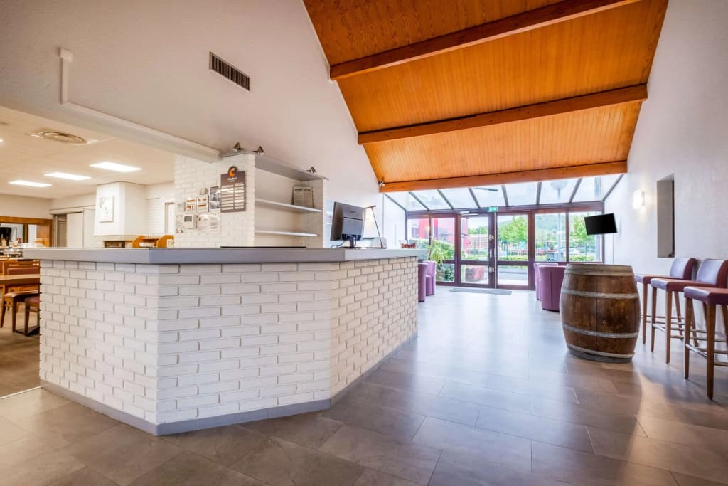 Comfort Hotel Etampes - Photo 2