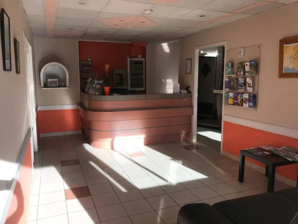 Hôtel Restaurant Les Chènes - Photo 1