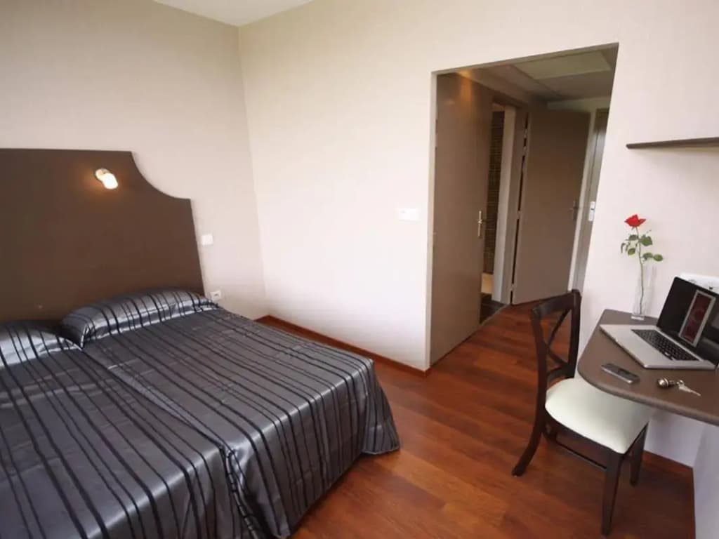 Logis Le Cadusia - Photo 3