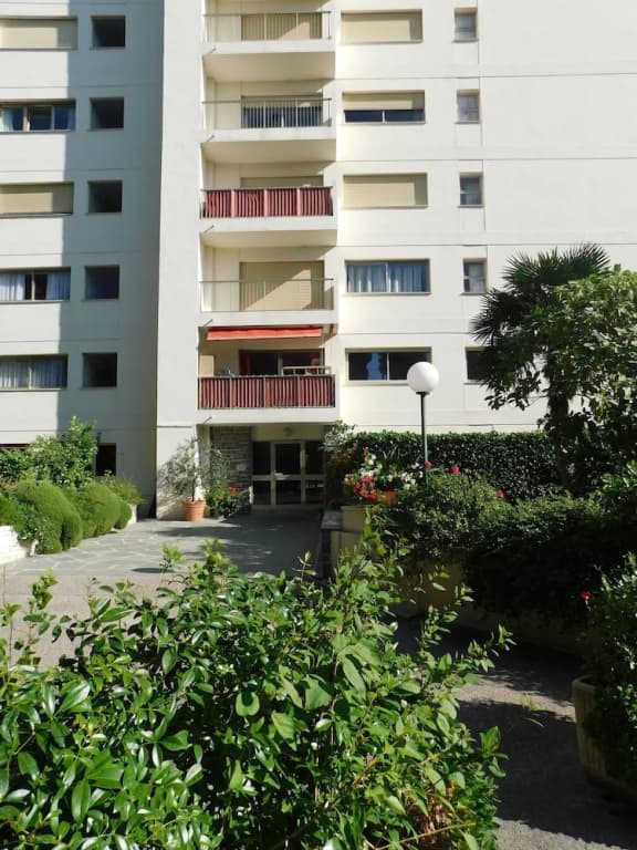 Studio terrasse dans résidence avec piscine - Miniature 8