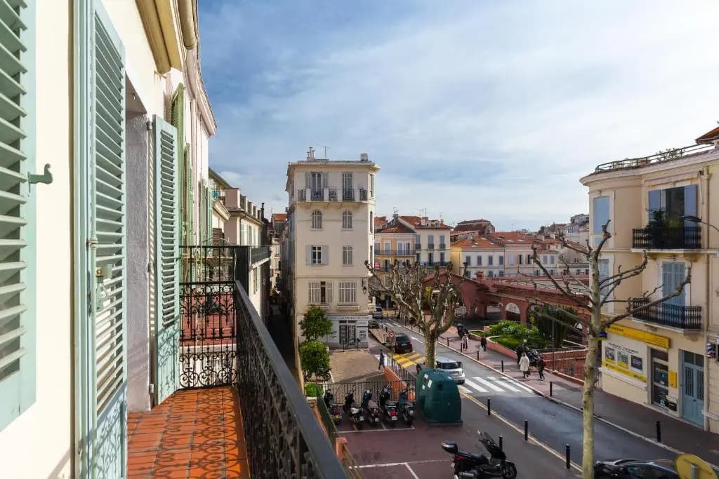 A Lovely Split Level Townhouse in the Heart of Cannes Next to the Marche Forville and the Palais - 1749 - Miniature 8