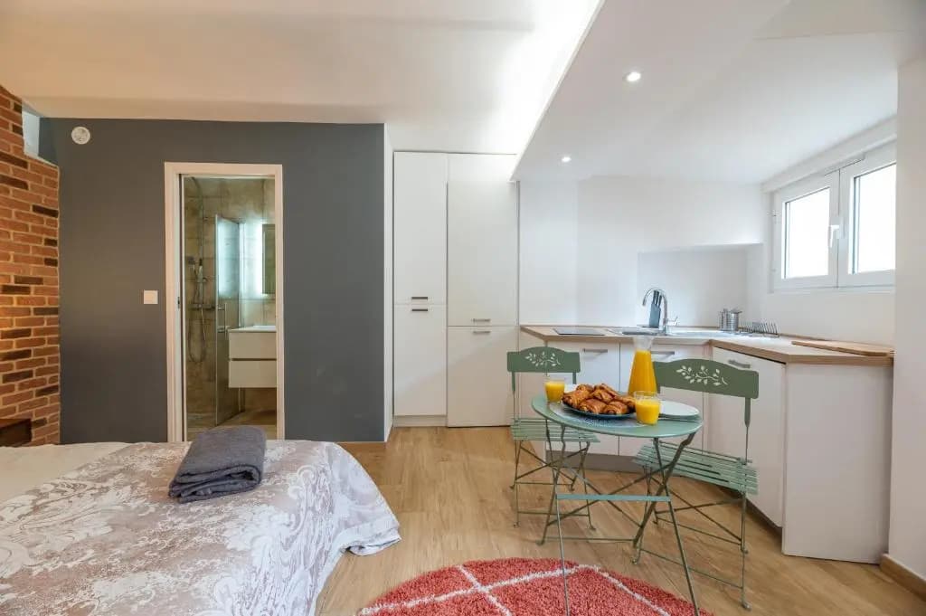 CHARMANT STUDIO RENOVÉ 150m DE MONACO - Photo 3