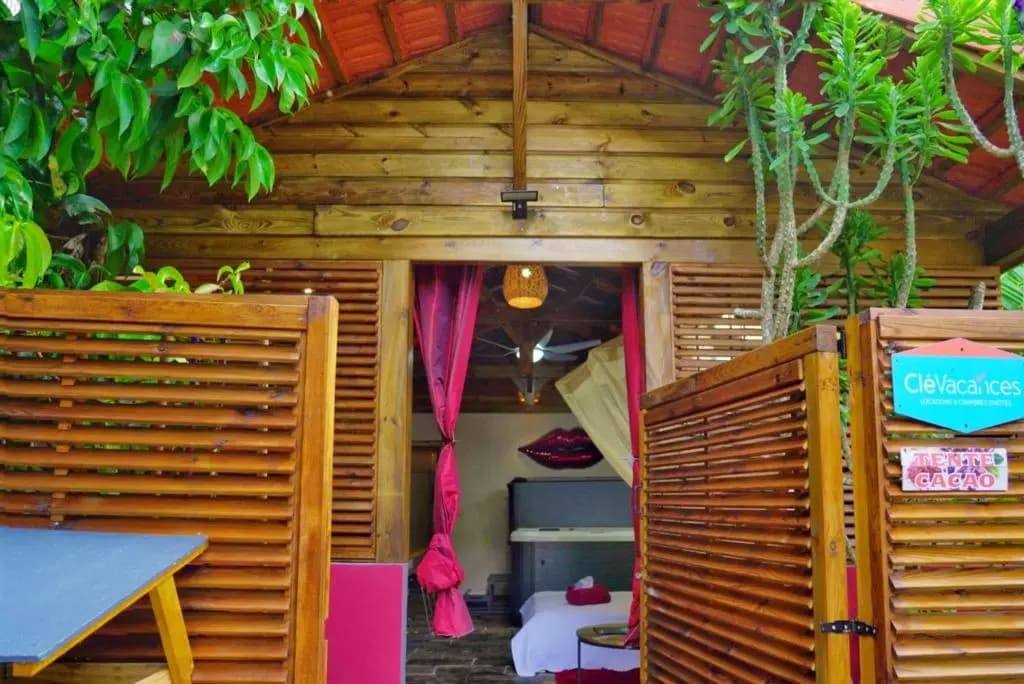 Maison d'une chambre avec piscine partagee spa et jardin clos a Fort de France a 9 km de la plage - Miniature 7