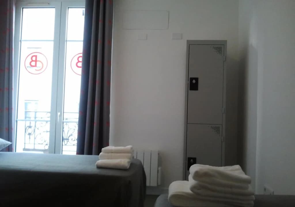 Beautiful Belleville Hostel & Hotel - Photo 3