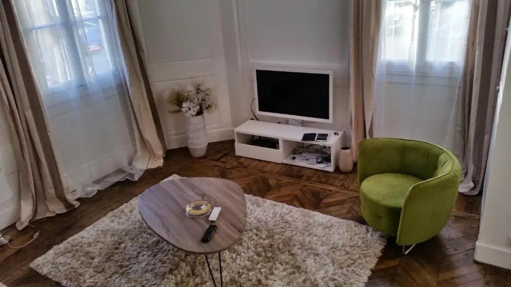A 2 Pas Du Parlement - 55M2 - 2 Chambres - Photo 1