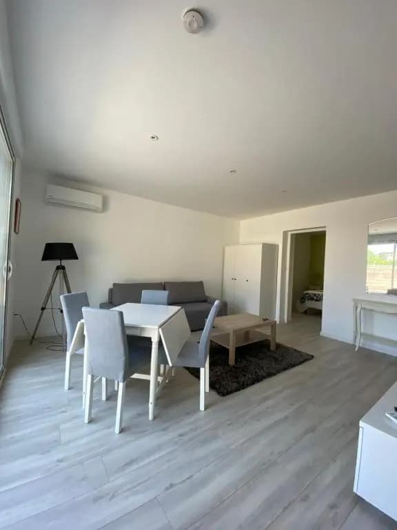 T2 en rez de villa avec jardin à 800m de la plage, à la semaine - Photo 1