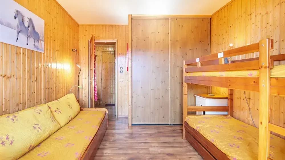 Alpine Comfort With Balcony Views - Photo 2