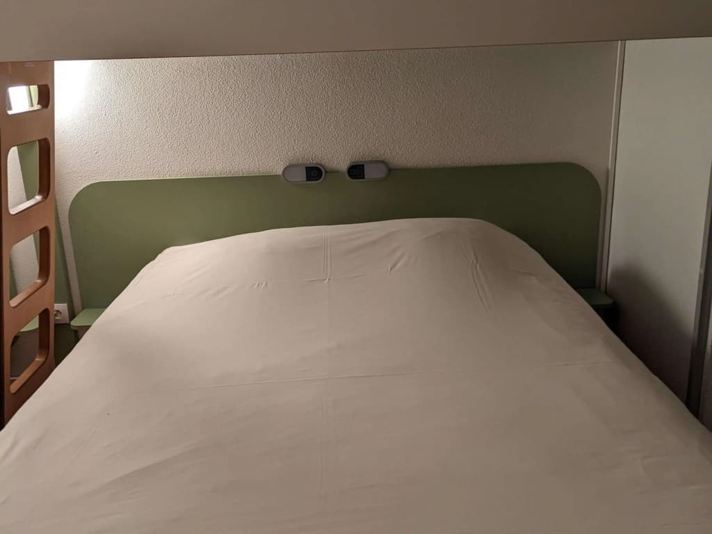 ibis budget Saint-Omer Centre - Photo 3