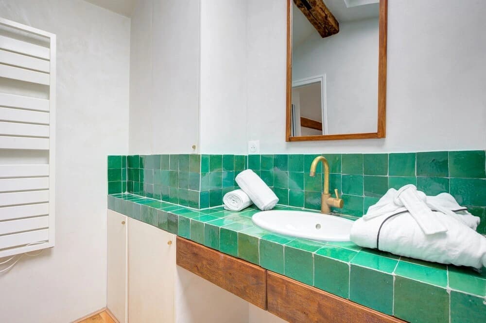 Cozy & Elegant Retreat Near Notre-Dame - Miniature 8