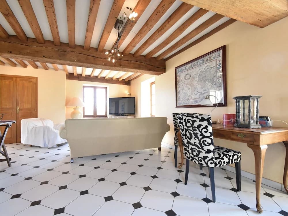Vintage Farmhouse in Vinzelles with Pool - Photo 3