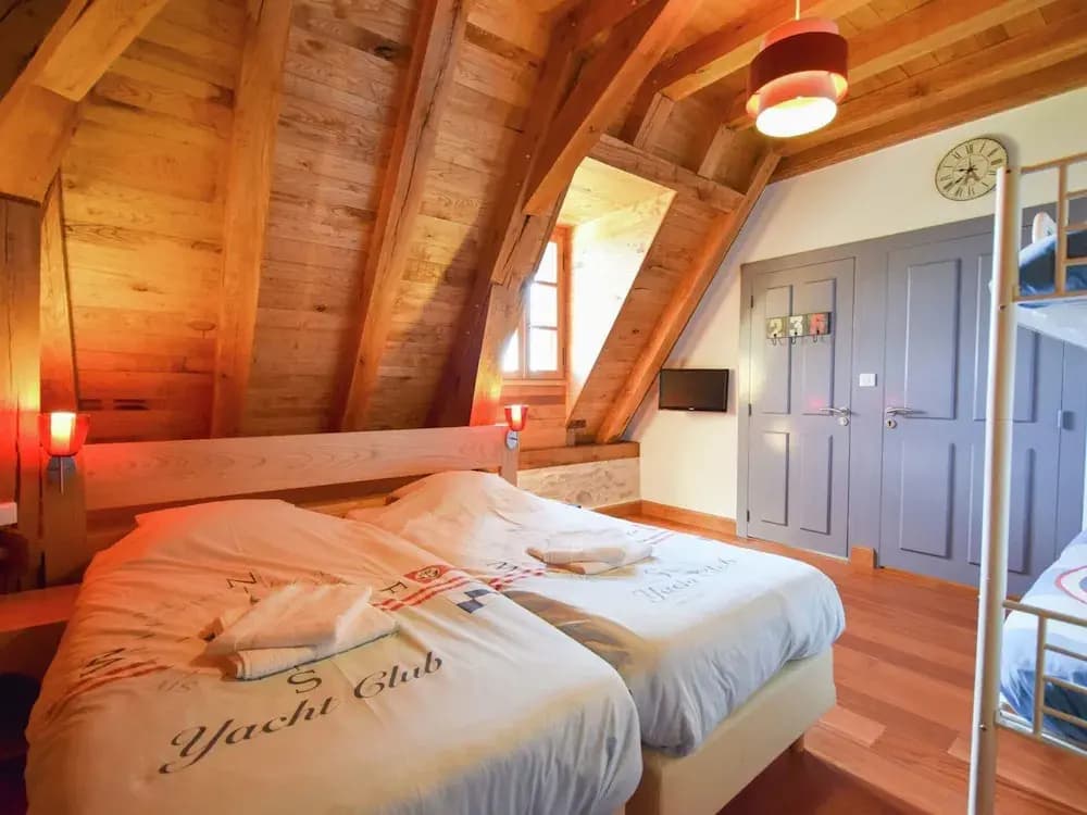 Elegant Countryside Retreat - Photo 2