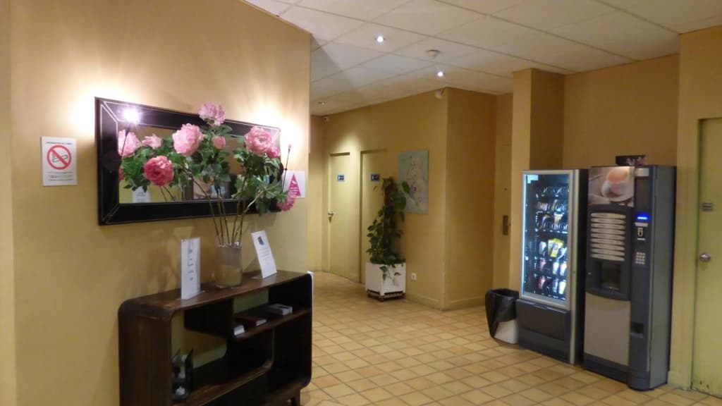 Central Hotel - Photo 2