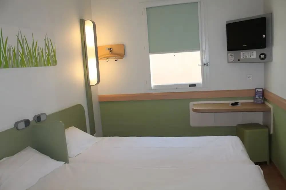 First Inn Hotel - Photo 5