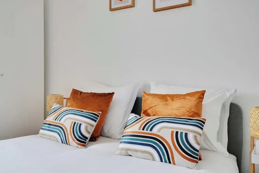 Cozy Apartment 2bdr/4p - in the Heart of Suresnes - Photo 3