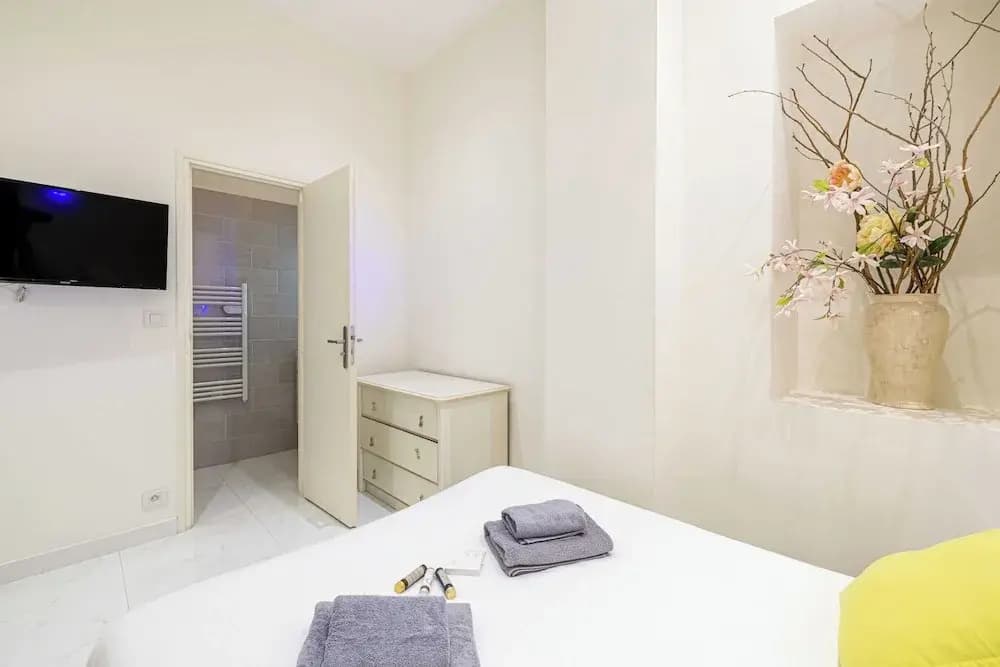 Beautiful Two Bedroom Apartment Near Croisette - Photo 1