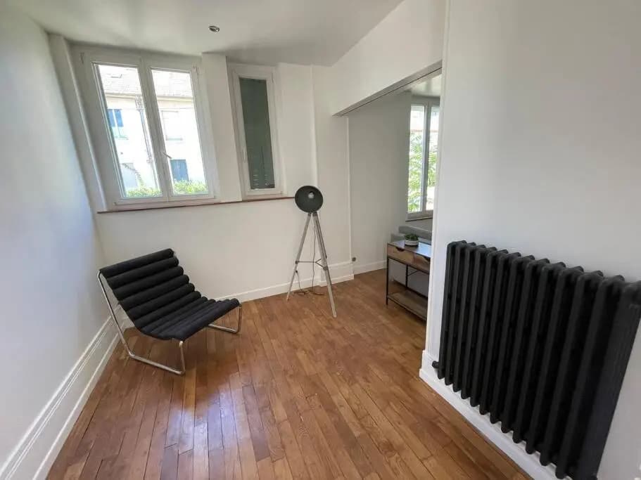 Superbe appartement rénové avec parking gratuit - Miniature 8
