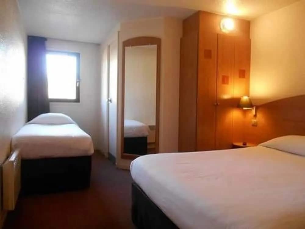 Mondhotel Chelles - Photo 3