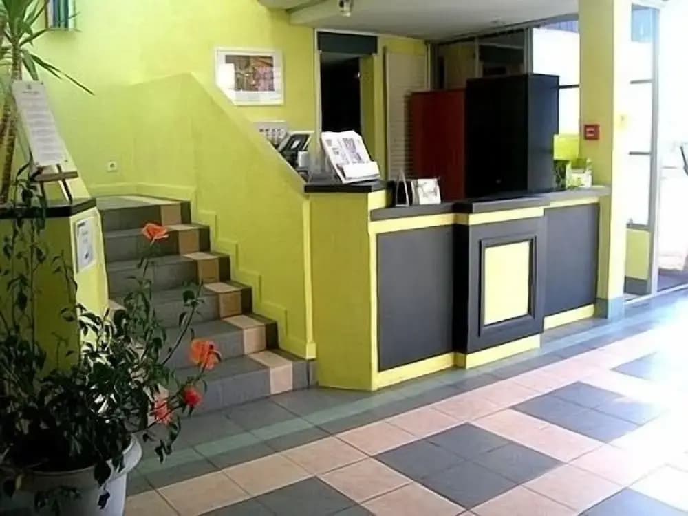Hôtel Le Pont Bernet - Photo 2