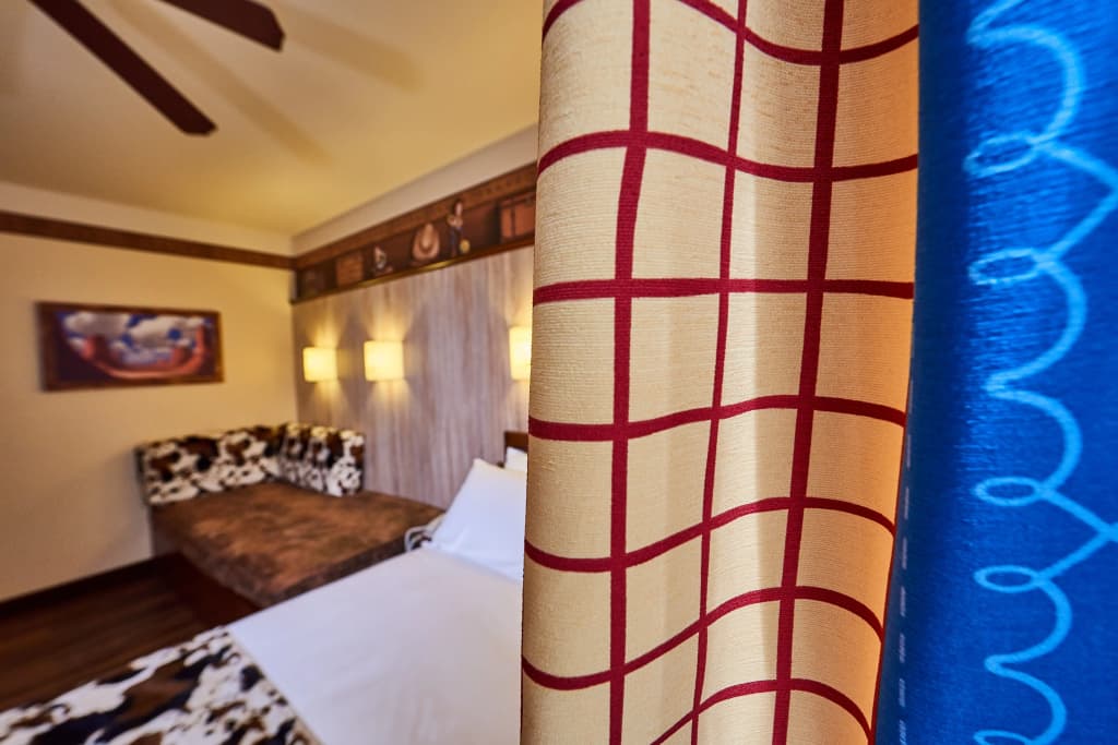 Disney Hotel Cheyenne - Miniature 6